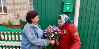 Социальные работники поздравили своих подопечных с Днем пожилого человека - Центр соцобслуживания населения